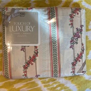 NWT 1980’s Touch of Luxury poly/cotton double fitted cream with vine flowers L